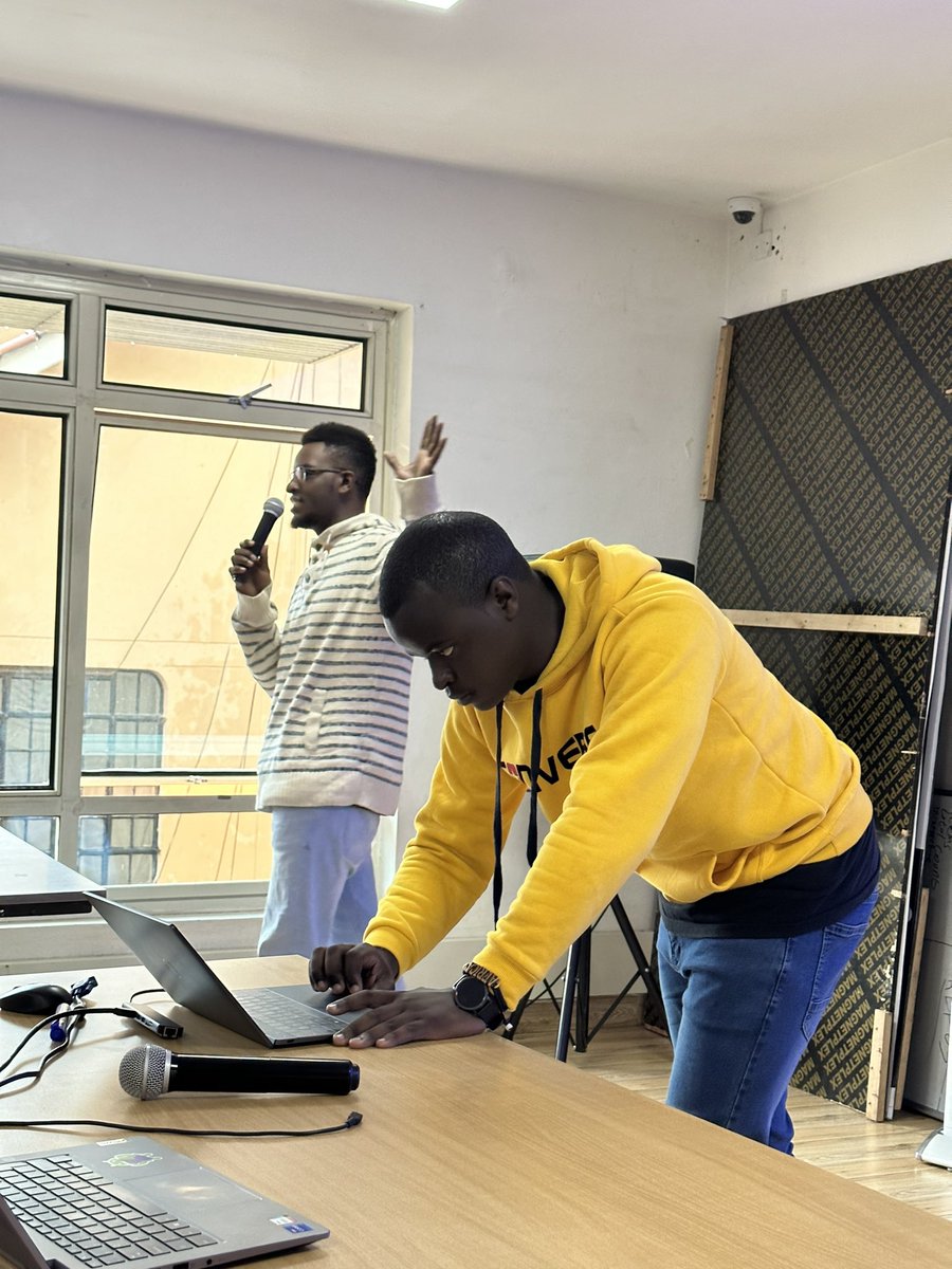 wangerekaharun's tweet image. @otsembo_  &amp;amp; @PrinceMwai  talking about Compose for Web at #KotlinConfGlobal Nairobi edition at @moringaschool 

@254androiddevs @kotlinkenya