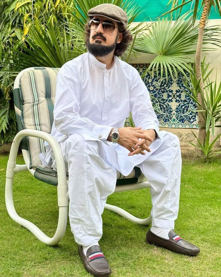 یوں محسوس ہو رہا ہے کہ اب امت مسلمہ اور پاکستان کے عروج کا سورج طلوع اب ہؤا ہے جو پوری دنیا پر چمکے گا
#HBDSahibzadaSultan422