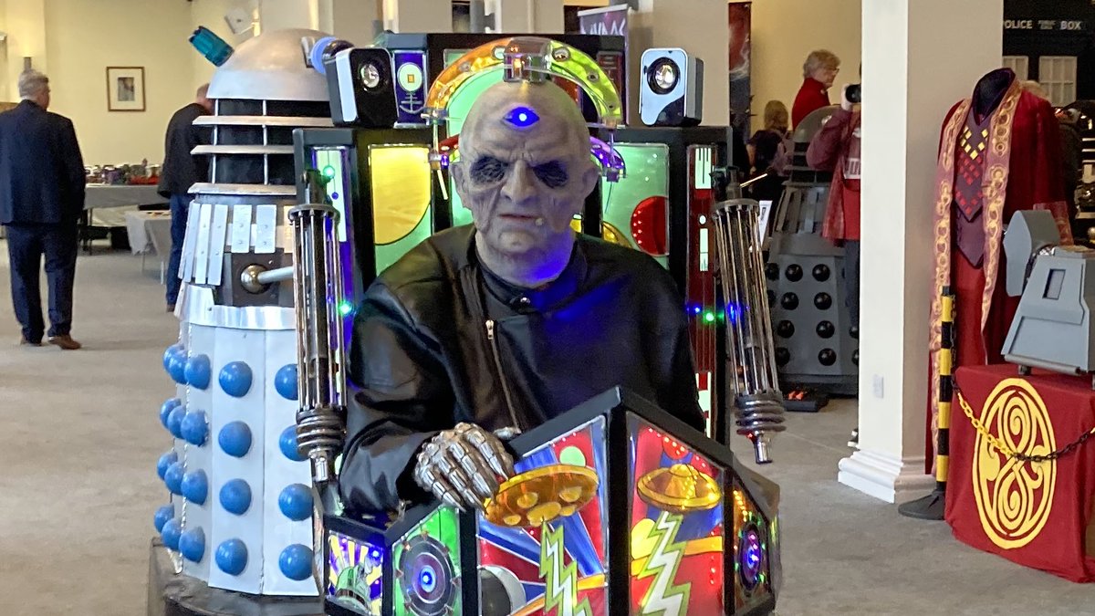 david3012's tweet photo. For something slightly different today. I got to meet @Dadros3, see him come up against Darth Vader, stare into the eye of a Dalek….and it’s not even eleven o’clock yet! #SciFiScarborough #GeekWeekend https://t.co/1AgtIs0kmk