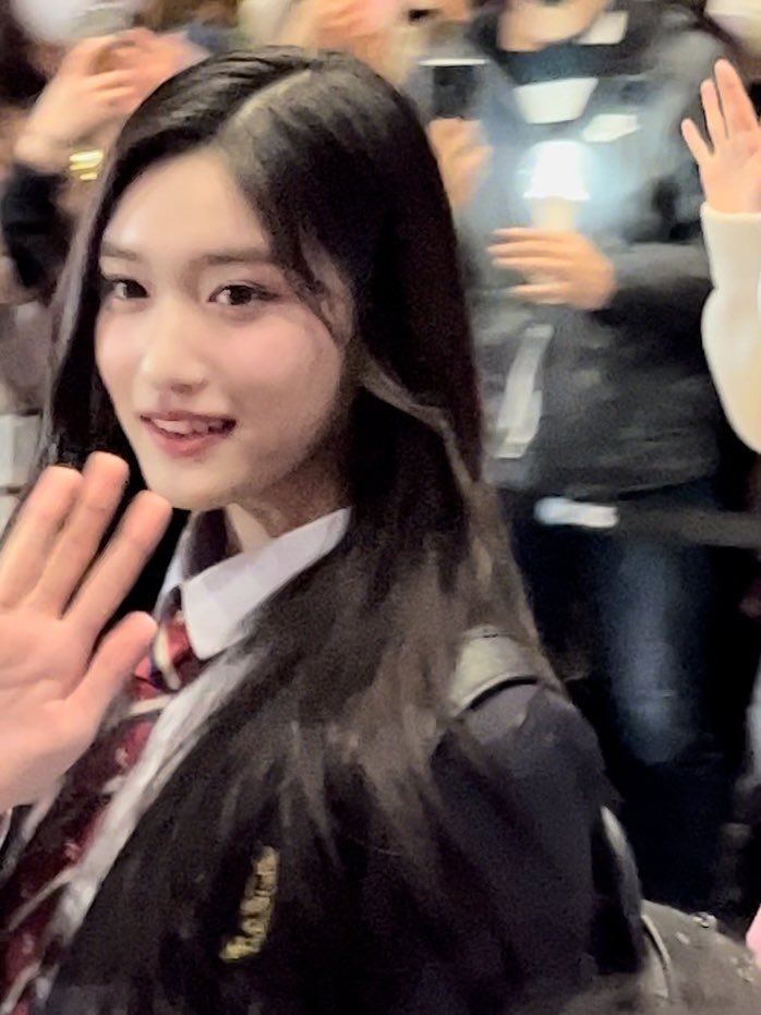 ivepics_'s tweet photo. leeseo in real life 😍 https://t.co/HBH8RJH6xk