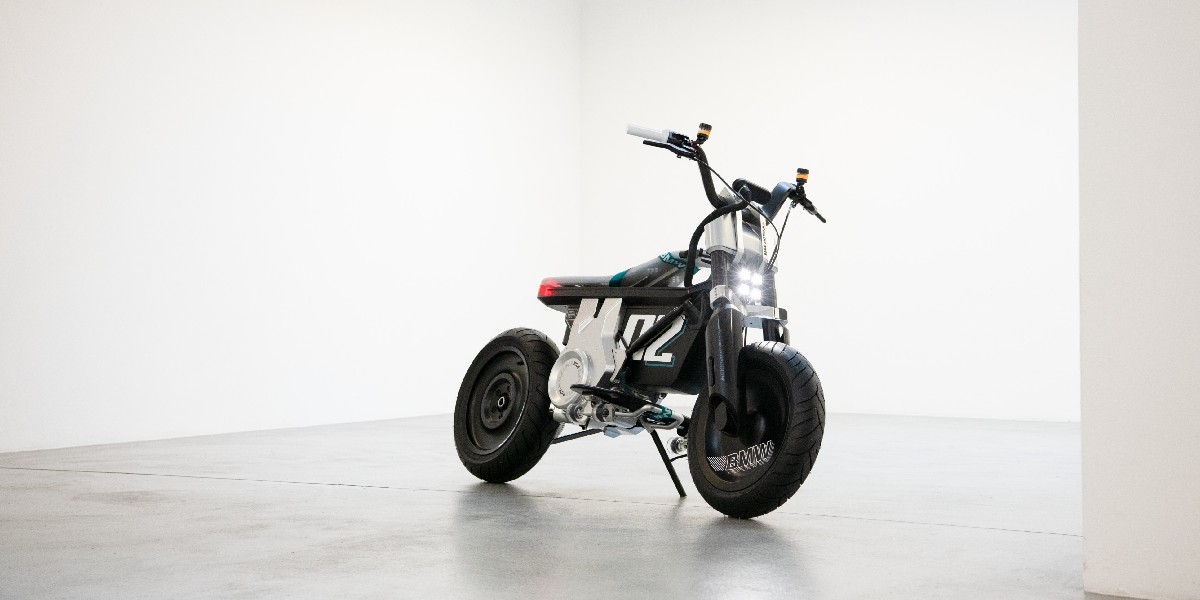 BMWMotorrad_Mx's tweet image. Con un diseño para una nueva era, el #BMWCE04 es el compañero perfecto para tu vida diaria en la ciudad. #PluggedToLife 🏙️ ¡Mantente atento a un nuevo modelo eléctrico que llegará este verano! ⚡

#MakeLifeARide #ConceptCE02 #VisionAMBY #100YearsBMWMotorrad