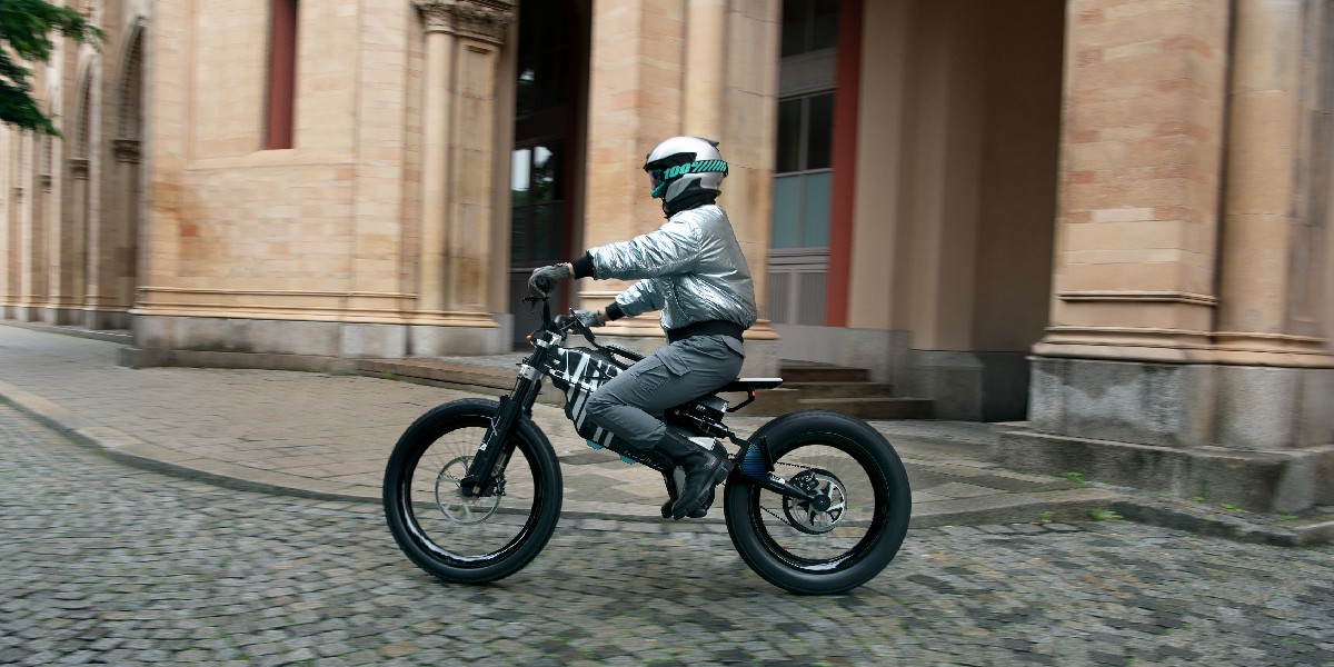 BMWMotorrad_Mx's tweet image. Con un diseño para una nueva era, el #BMWCE04 es el compañero perfecto para tu vida diaria en la ciudad. #PluggedToLife 🏙️ ¡Mantente atento a un nuevo modelo eléctrico que llegará este verano! ⚡

#MakeLifeARide #ConceptCE02 #VisionAMBY #100YearsBMWMotorrad