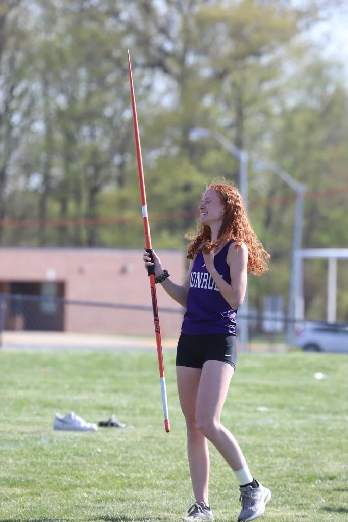 derekartz's tweet photo. Who says a distance runner can’t throw a Javelin?
 
⁦@amelia_a_artz⁩ having some fun throwing the pointy stick!!

(never know when that skill could come in handy) https://t.co/IBo5yAhHpn