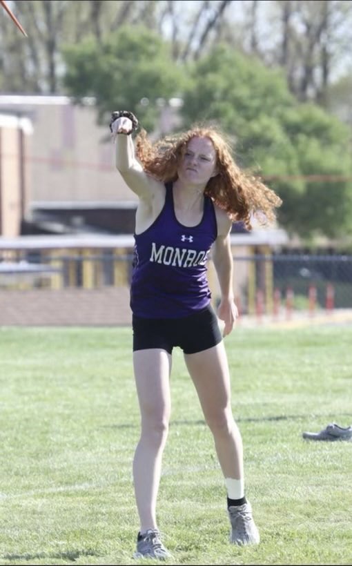 derekartz's tweet photo. Who says a distance runner can’t throw a Javelin?
 
⁦@amelia_a_artz⁩ having some fun throwing the pointy stick!!

(never know when that skill could come in handy) https://t.co/IBo5yAhHpn