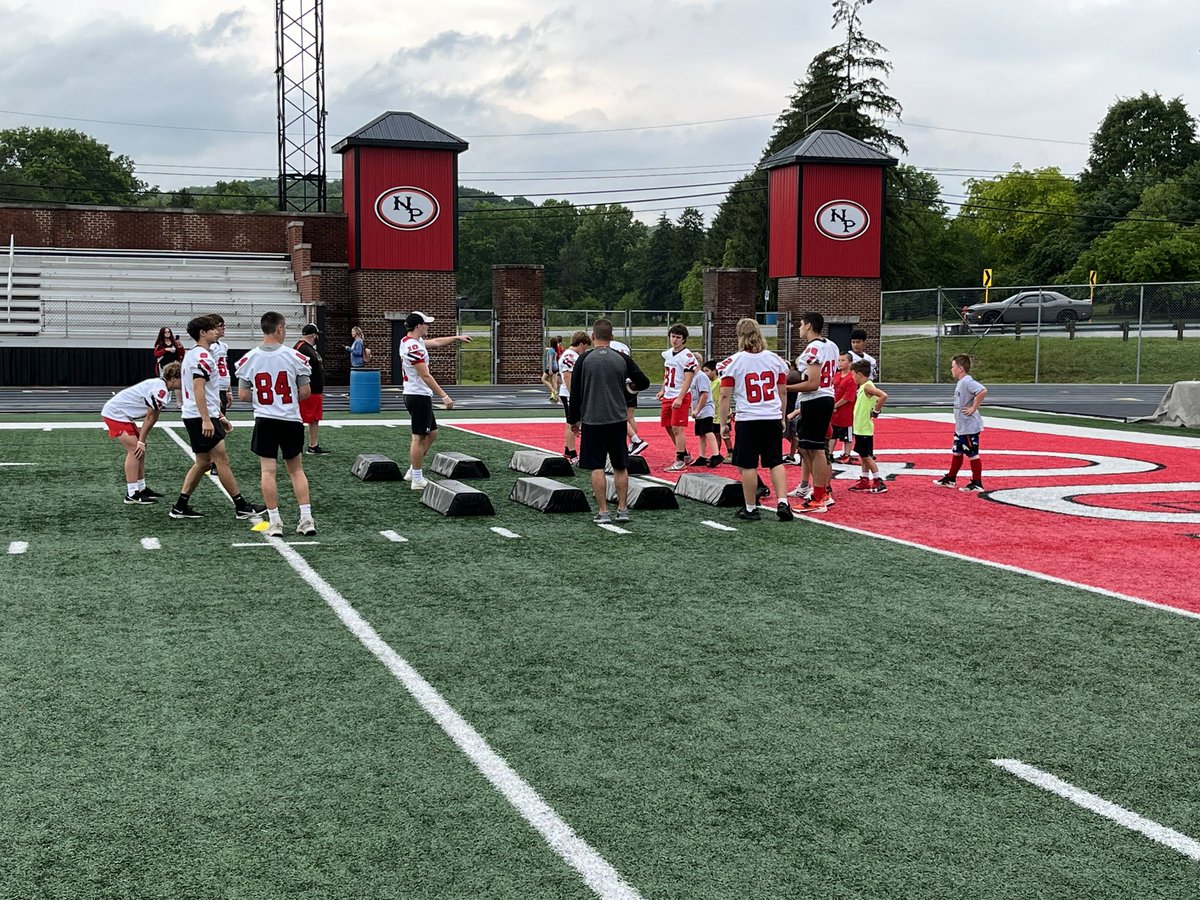 mrj_nphs's tweet photo. Attention future Quaker Football players: youth clinic is coming up and registration forms have been sent home! 

Go Quakers! https://t.co/jYHzwEfORj