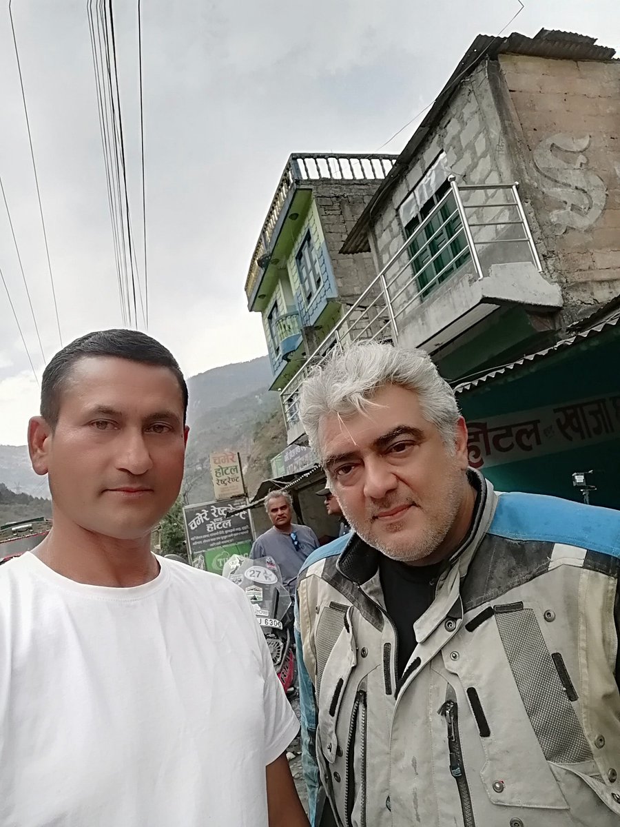 DheenaNaren's tweet photo. Chief’s Smile🤩🥰❤️‍🔥🔥👑😍😎

#AjithKumar
#Thunivu 
#AK62 https://t.co/mFlG6I5NUC