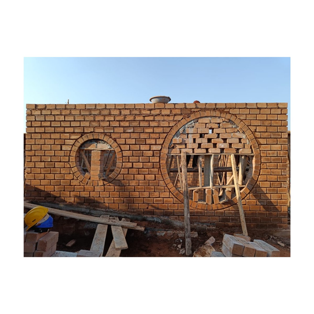 DHARATAL1's tweet photo. Dharatal has been collaborating with mangonsnow in a project in Bangalore using ecological earth construction.
#mud #earth #sustainability #design #ecofriendly #dharatal #bangalore #school #green #local #india #house #roundarch #arch #earthconstruction #ecological #Architecture https://t.co/BZ4RqioXDT