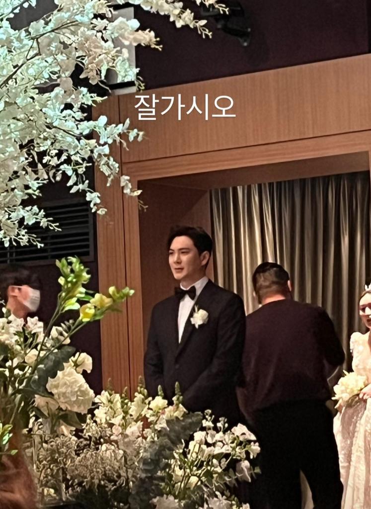 Onlytown_'s tweet photo. Senelerdir haber alamadığımız yakışıklı bebeğim bugün evlenmiş 🥺 Düğüne de sadece Daewon ve Jaeho gitmiş onlarda olmasa yine haberimiz olmayacaktı 😭 Çok ama çok mutlu olman dileğiyle Junnie  ❤

#HEOJUN #호준 #MADTOWN #매드타운 https://t.co/Bz2yTk3vS2
