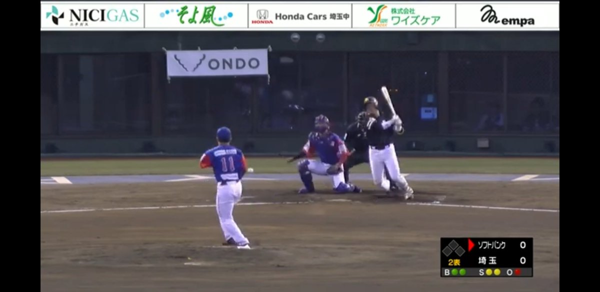 TRA18dera's tweet photo. 4月20日ソフトバンクホークス戦
2回に目で追えない速さのピッチャーゴロを綺麗にさばいてアウトにする。

小野寺『このグローブが良すぎる、グローブと西崎監督のノックのおかげ』
#Wink
#グラブを育てる
@winkofficial8 https://t.co/xwWGqpWqtq