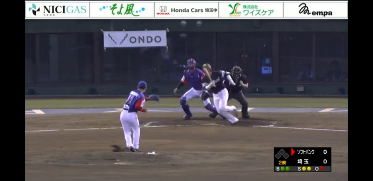TRA18dera's tweet photo. 4月20日ソフトバンクホークス戦
2回に目で追えない速さのピッチャーゴロを綺麗にさばいてアウトにする。

小野寺『このグローブが良すぎる、グローブと西崎監督のノックのおかげ』
#Wink
#グラブを育てる
@winkofficial8 https://t.co/xwWGqpWqtq