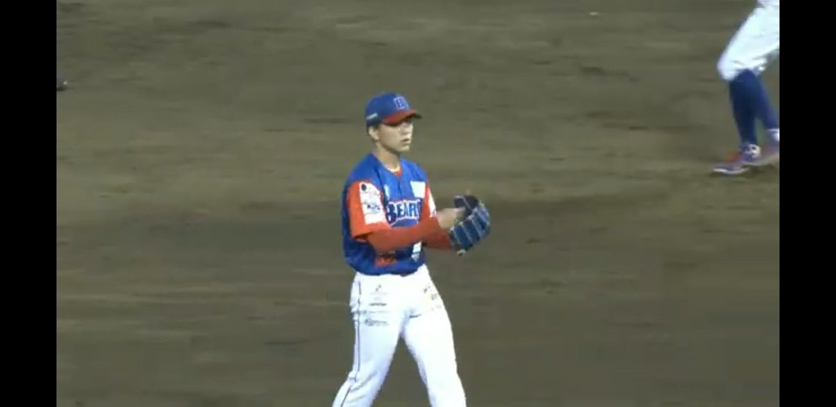TRA18dera's tweet photo. 4月20日ソフトバンクホークス戦
2回に目で追えない速さのピッチャーゴロを綺麗にさばいてアウトにする。

小野寺『このグローブが良すぎる、グローブと西崎監督のノックのおかげ』
#Wink
#グラブを育てる
@winkofficial8 https://t.co/xwWGqpWqtq