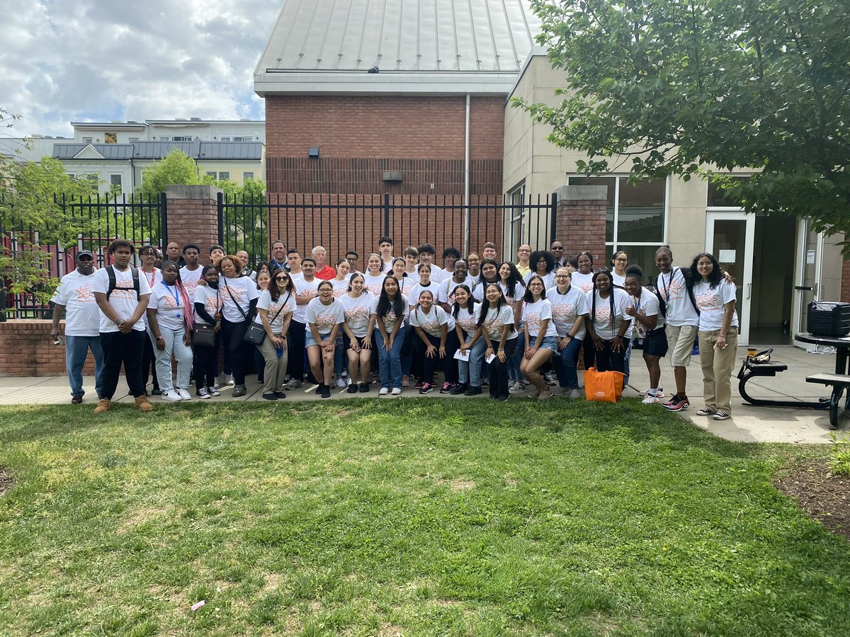 justindotnet's tweet photo. Weโre at Charles Houston Rec with friends from @AlexandriaVAPD @AlexVASheriff @SAPCA_AlexVA and students from @AlexCityTitans to kick off #ProjectStickerShock
Together, as a community, we can keep alcohol out of the hands of our kids and keep them safe. https://t.co/9LzwWsKh6g