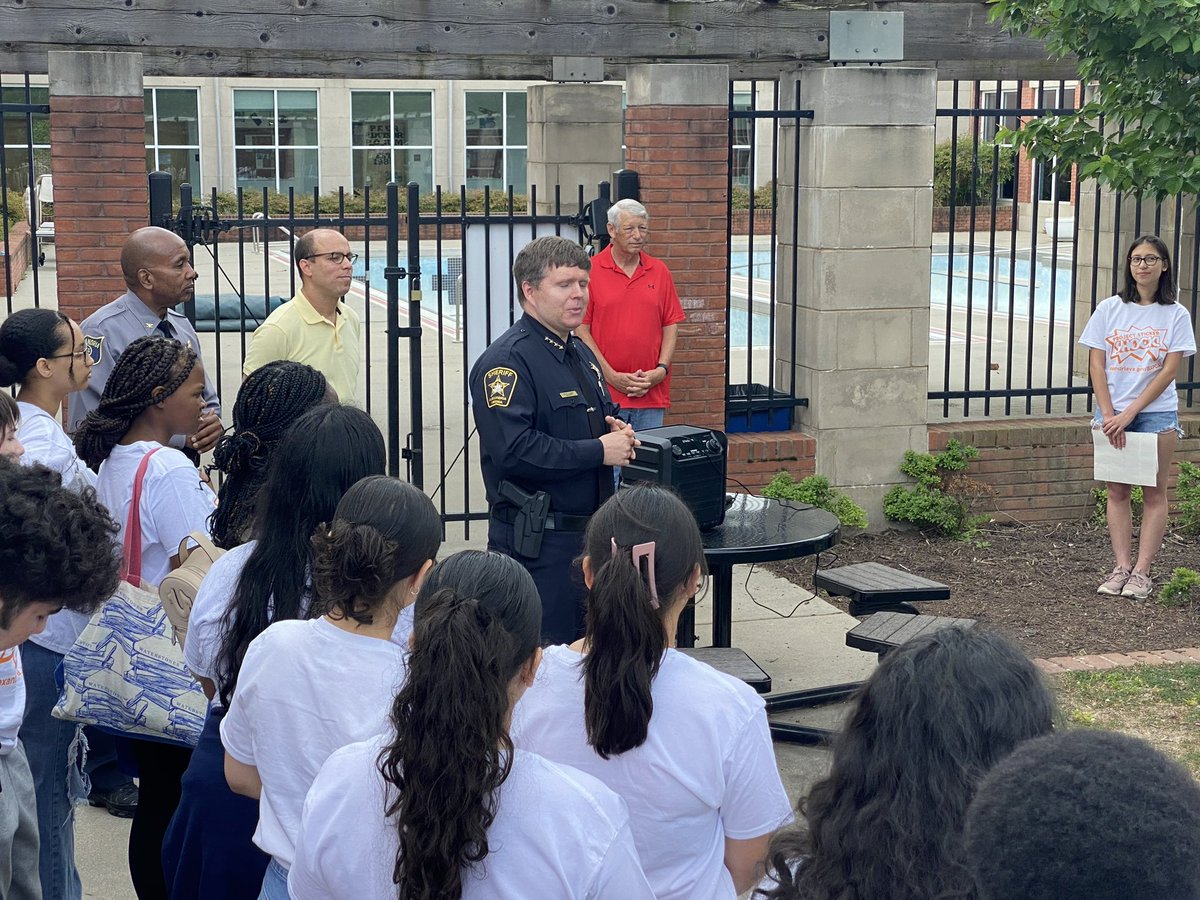 justindotnet's tweet photo. Weโre at Charles Houston Rec with friends from @AlexandriaVAPD @AlexVASheriff @SAPCA_AlexVA and students from @AlexCityTitans to kick off #ProjectStickerShock
Together, as a community, we can keep alcohol out of the hands of our kids and keep them safe. https://t.co/9LzwWsKh6g