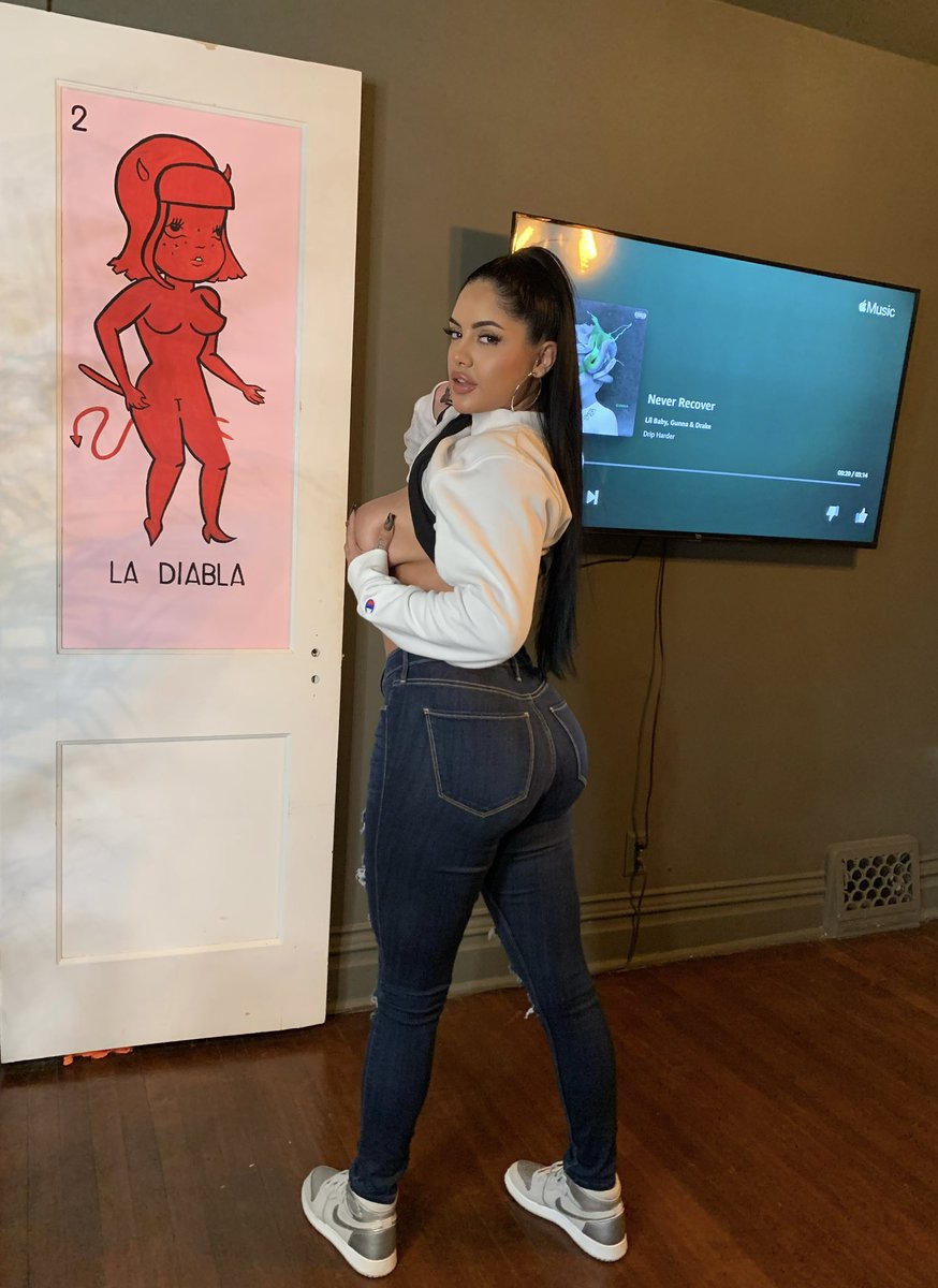 miladripz's tweet photo. Tu diablita 😈 #fyp #onlyfansgirl #privateSnapchat #fancentro #hotgirls #latina #babe #playboy https://t.co/PxJT8EQIOB