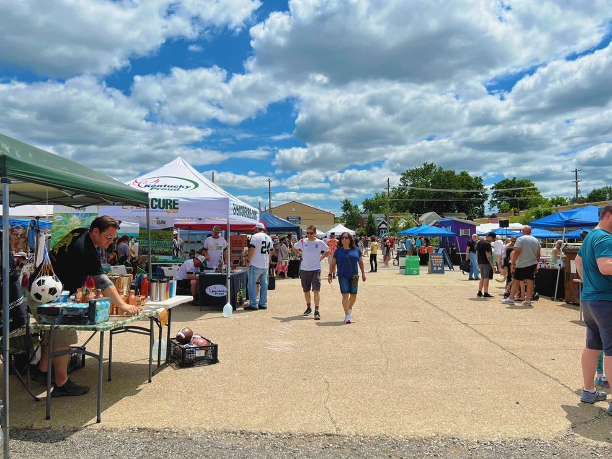 Today we're back at Fresh Start for another great market! ☀️ Join us for the Airshow, w/ 150+ vendors, food, biergarten, games, live entertainment, &amp; more 💛🌈 Family-friendly &amp; always free!

We're closing an hour early due to Thunder Over Louisville 🎆

4/22 11a-5p
4/23 11a-5p