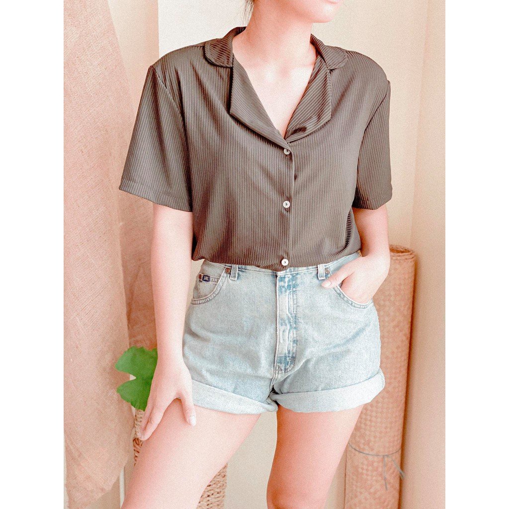 DNEMNLPH Knitted Vintage Polo (Trendy Korean Bangkok Loose Collar Button Unisex Stretchable)

Shopee Link: bit.ly/3mZ8NXG