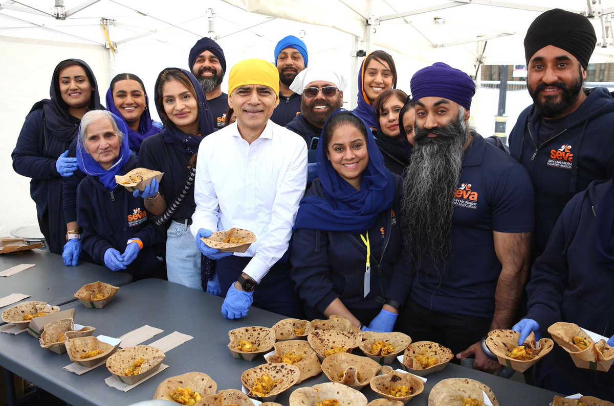 MayorofLondon's tweet photo. Sikh Londoners make a huge contribution to the spirit and success of our city. It was fantastic to celebrate Vaisakhi with Londoners from all backgrounds in the heart of our capital today. https://t.co/QiZjgZMBb0