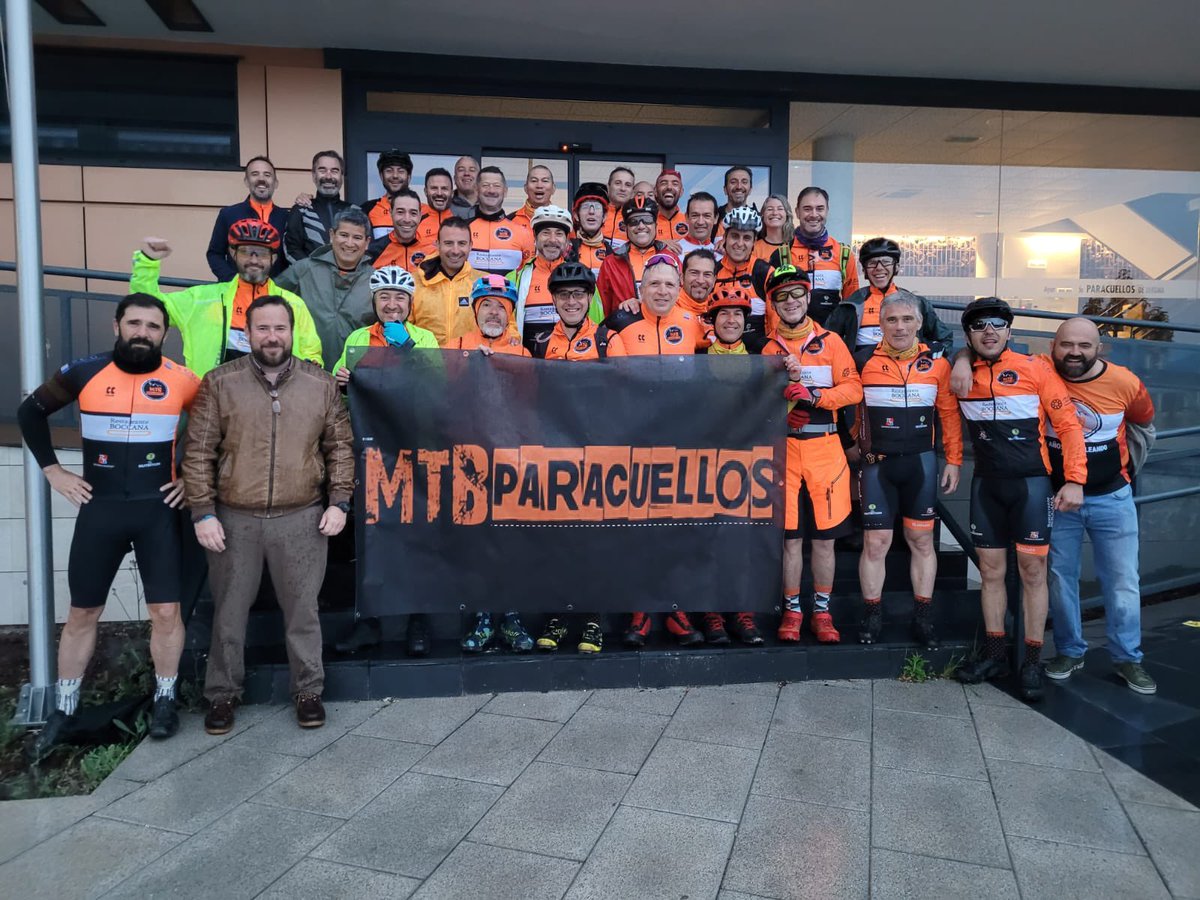 Jorge_A_Campos's tweet photo. Hoy hemos acompañado al club de mountain bike #Paracuellos en su salida anual a Segovia 🚲 

Es un orgullo para nuestro municipio contar con este club. 

¡Vamos 🙌🏻! https://t.co/eNmHHr5o22