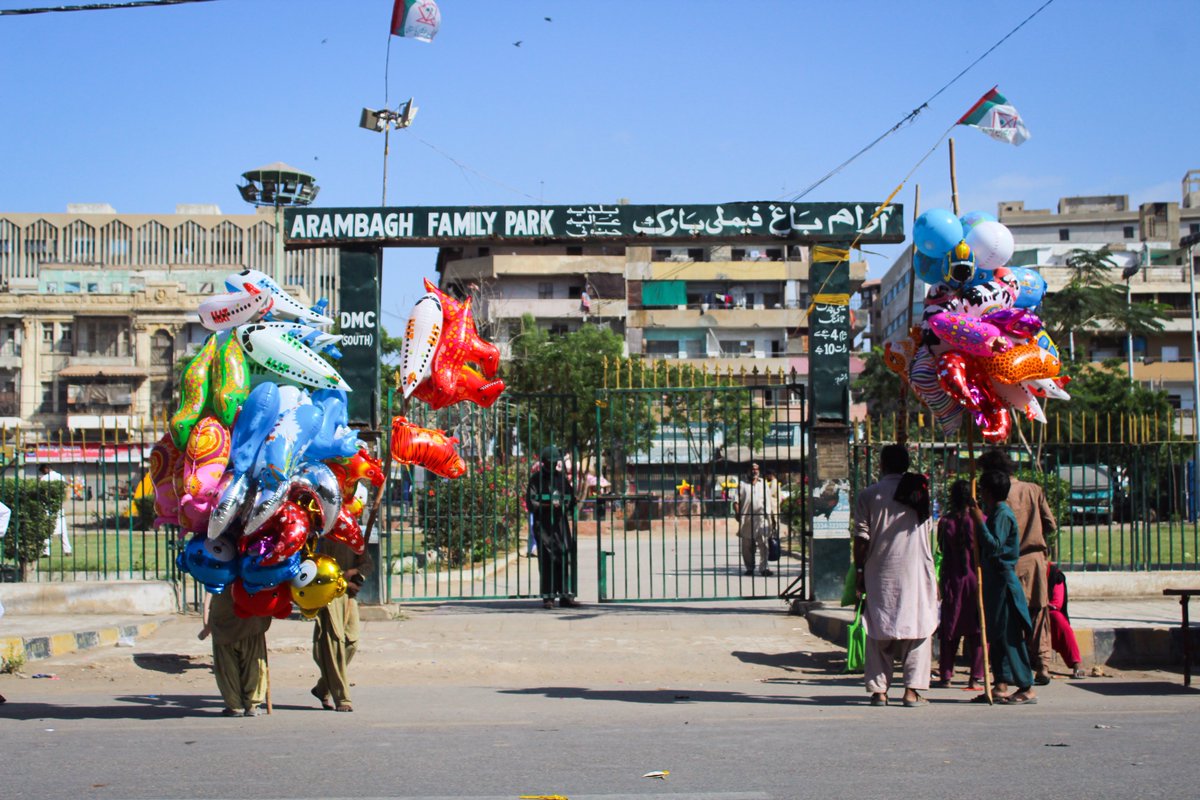everydaykarachi's tweet photo. Eid al-Fitr Mubarak Everyday Karachi fam ✨🎉

Photos by @hassaan796

#Karachi #EverydayKarachi #EverydayEverywhere #EverydaySouthAsia #EverydayAsia #Pakistan #EidAlFitr https://t.co/CBAAoGPsJg