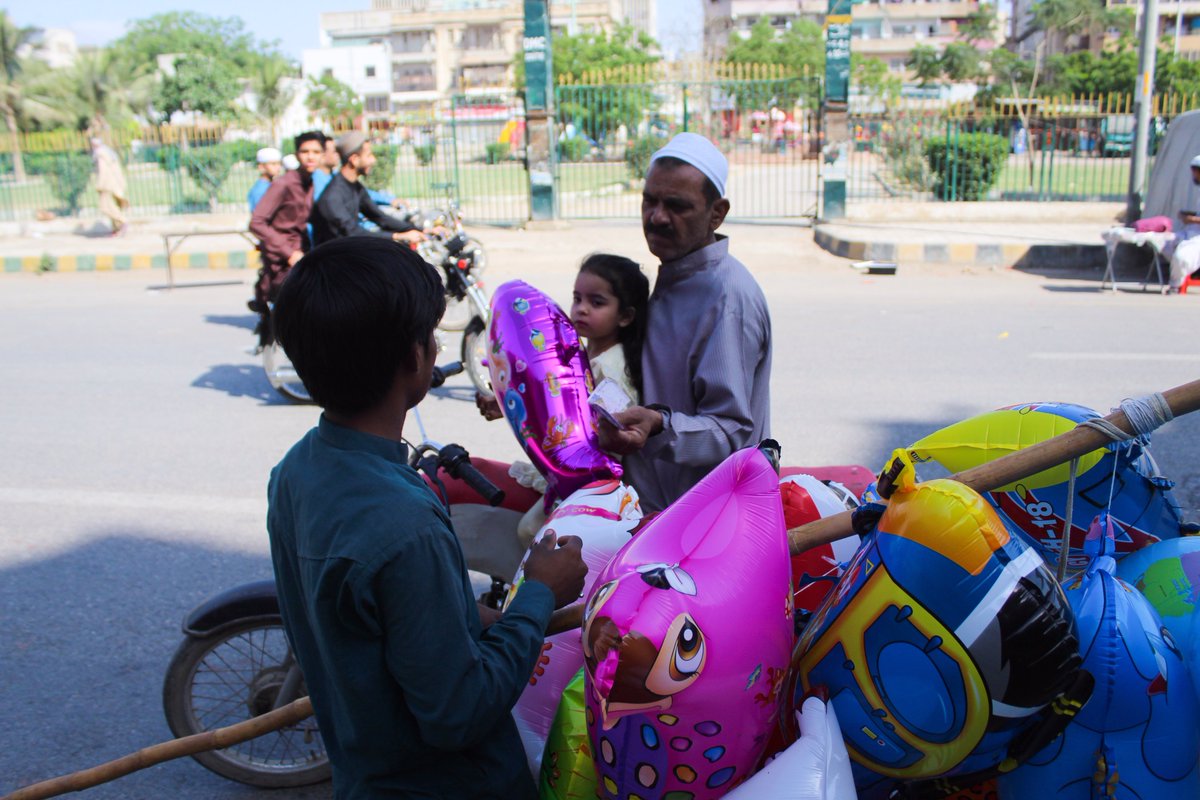 everydaykarachi's tweet photo. Eid al-Fitr Mubarak Everyday Karachi fam ✨🎉

Photos by @hassaan796

#Karachi #EverydayKarachi #EverydayEverywhere #EverydaySouthAsia #EverydayAsia #Pakistan #EidAlFitr https://t.co/CBAAoGPsJg