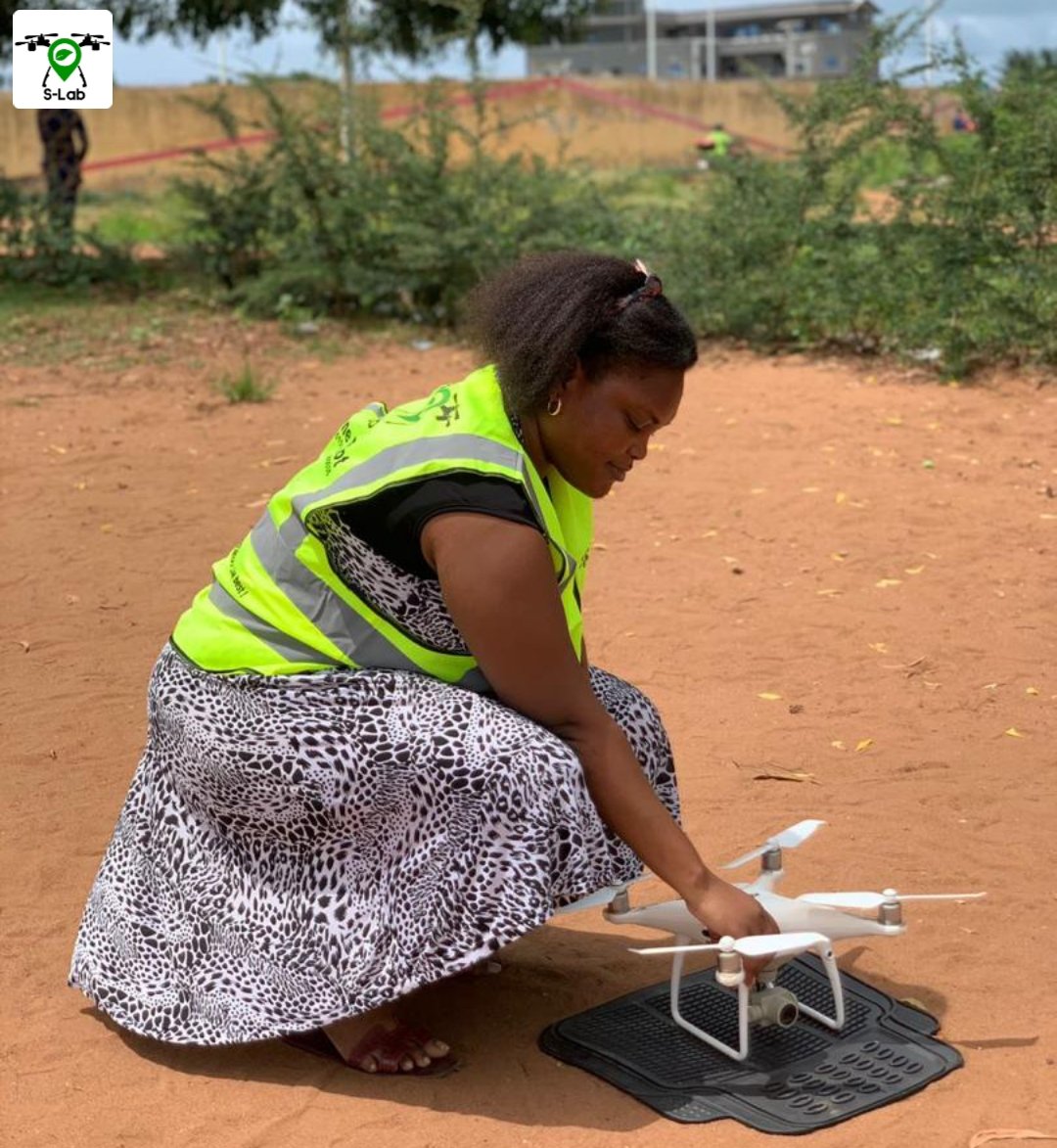 CabinetSlab's tweet photo. FORMATION EN PRISE DE VUE ET CARTOGRAPHIE PAR DRONE AU CABINET S-LAB CE 22/04/23.

Qu'attendez-vous pour nous rejoindre ? 

#CabinetSLab #Drone #Cartographie https://t.co/pwhOFpkGJD