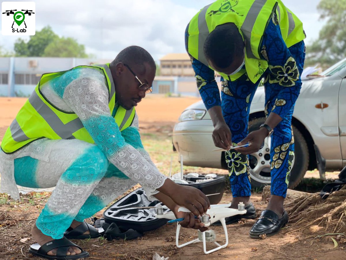 CabinetSlab's tweet photo. FORMATION EN PRISE DE VUE ET CARTOGRAPHIE PAR DRONE AU CABINET S-LAB CE 22/04/23.

Qu'attendez-vous pour nous rejoindre ? 

#CabinetSLab #Drone #Cartographie https://t.co/pwhOFpkGJD