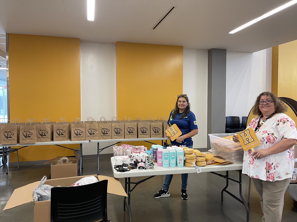 Uyen Tieu (@druyentieu) on Twitter photo <a href="/SHMSTC/">Sam Houston MSTC</a> MSTC PTO dedicating time on Saturday to prepare for Tiger Market Grand Opening. <a href="/HISD_Wraparound/">HISD_Wraparound</a> <a href="/SHMSTC/">Sam Houston MSTC</a> MSTC PTO dedicating time on Saturday to prepare for Tiger Market Grand Opening. <a href="/HISD_Wraparound/">HISD_Wraparound</a>