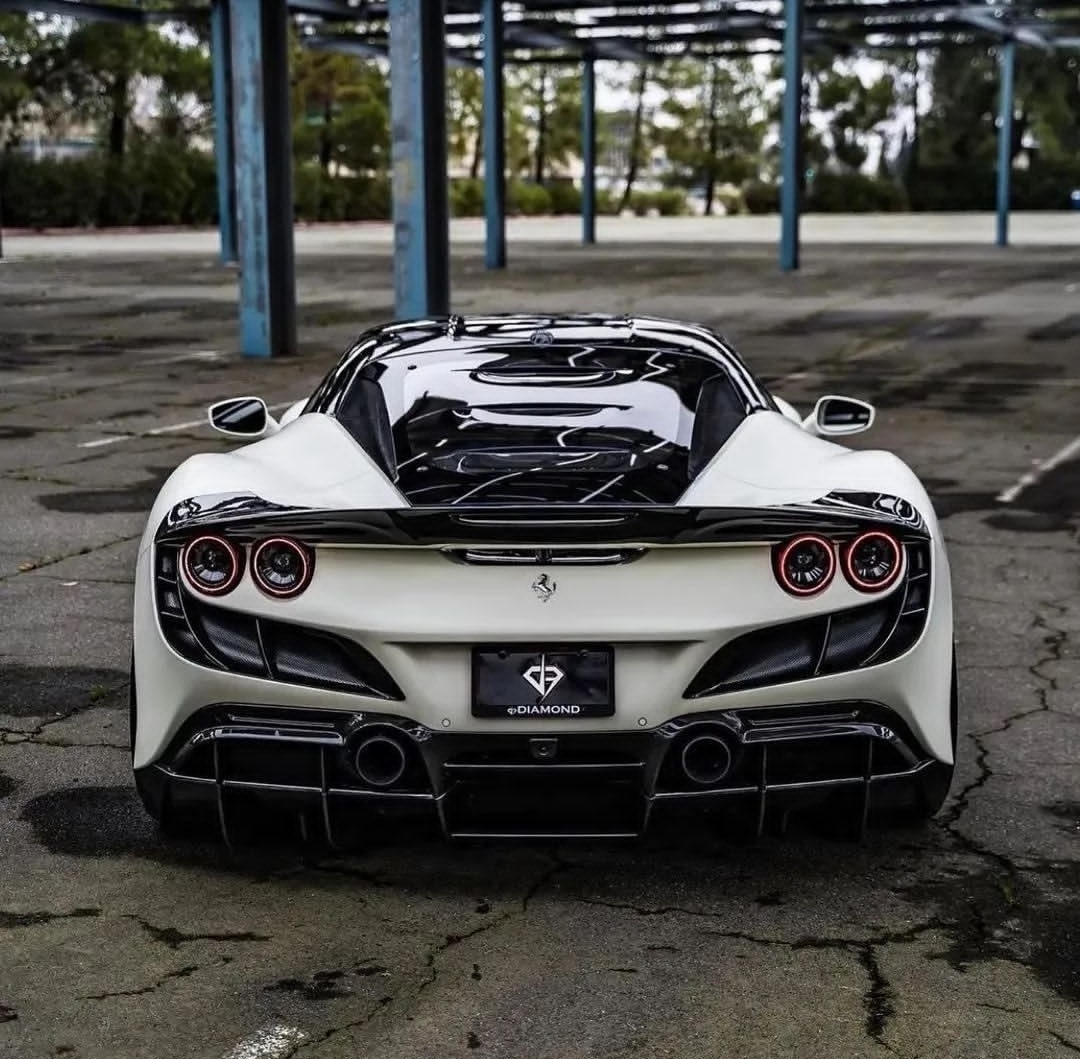 DailyFerrariTM's tweet photo. They won't come any better 😍 https://t.co/fDcu8AyK52