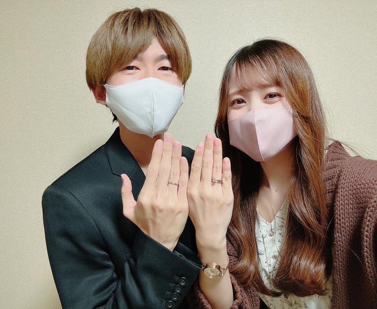 erikaaa24's tweet photo. 私ごとですが本日2023年4月22日、婚姻届を提出しました。

ピコーツ婚、実現しました。
これからも夫婦でライブ参戦するのでたくさん遊んでください⋆⸜🌷⸝‍⋆ https://t.co/YTdvHvcAFU