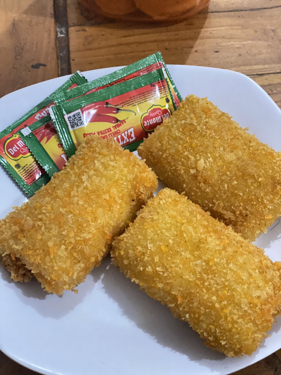 megasebelas's tweet photo. finally got the Risol Mayo that I want 💓💓 https://t.co/jf5shvYUWP