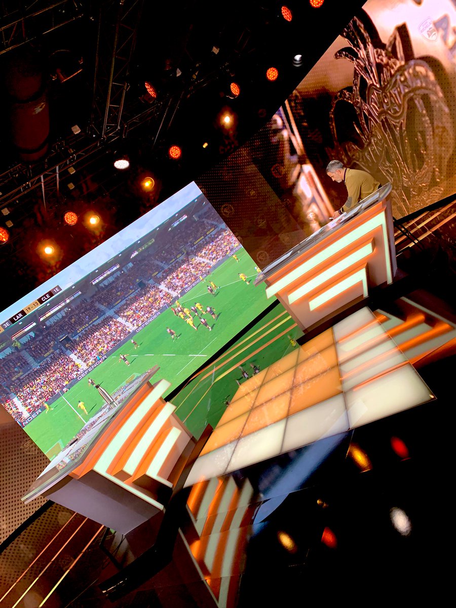 La solitude du champion? Il ne vous en parlera pas à 16h45 sur <a href="/canalplus/">CANAL+</a> En revanche <a href="/blinmathieu2/">Mathieu Blin</a> vous parlera du #Multirugby qui s’annonce passionnant avec en régie toutes les équipes de <a href="/AMartyMcFly/">Antoine Marty</a> (surveillé par <a href="/FaustineSaigne/">Faustine Saigne</a> 😂) #COvRCT #USAPvR92 #CABvSP #ABvMHR