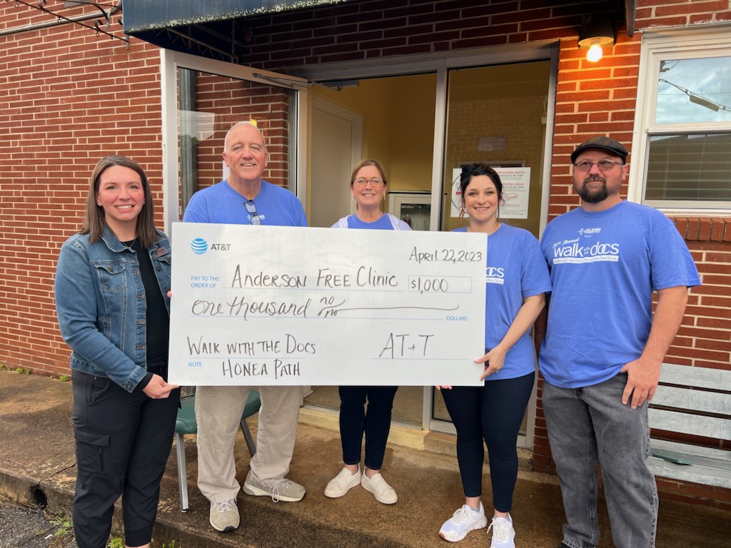 AmandaTaylorSC's tweet photo. Turned out to be a lovely morning for the https://t.co/wVmgvkWMVu  Walk with the Docs event in Honea Path, SC! Special TY to Senator Mike Gambrell as well as Mayor Christopher Burton as @ATT proudly shows our support for the community and @ACSCGov 
#LifeatATT @ATTPolicySC https://t.co/te8IH5GxyY