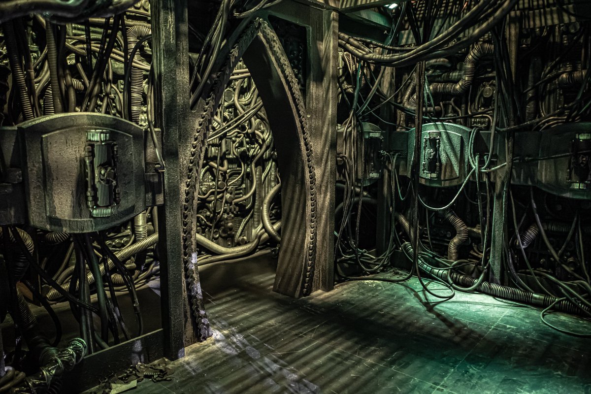 DaveBlass's tweet photo. Returning to the Borg.  For #StarTrekPicard we wanted to go back to the Voyager/First Contact era look, but decrepit. @KITST7LEN was the mastermind here. Blending eras of Borg to create the world.  We even recreated the original Borg wall texture panels. https://t.co/MpVmbIVZCd