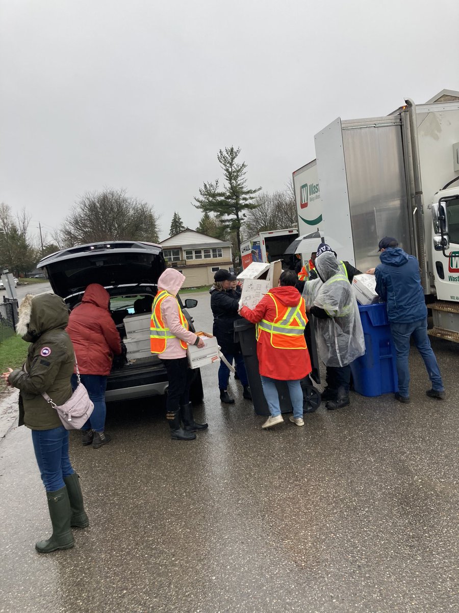 Our first annual paper shredding event is on today at Erin Public School!! $5.00 per box. <a href="/ugdsb/">Upper Grand DSB</a> <a href="/MsCoulombe/">Ms.Coulombe</a> <a href="/TownofErin/">Town of Erin</a> <a href="/jenedwardss4/">Jen Edwards</a>
