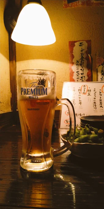 前の会社の先輩とお酒を飲み交わして業界の話に華咲かせつつ、カードゲームを楽しむ夜🍸 