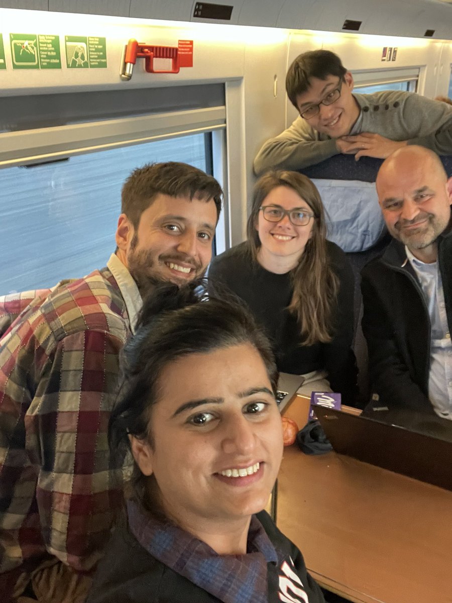Our #Train2EGU pic on the way to Vienna #EGU23 <a href="/fesaaved/">Felipe Saavedra</a> <a href="/SumraMushtaq3/">Sumra</a> <a href="/UFZ_de/">UFZ</a>