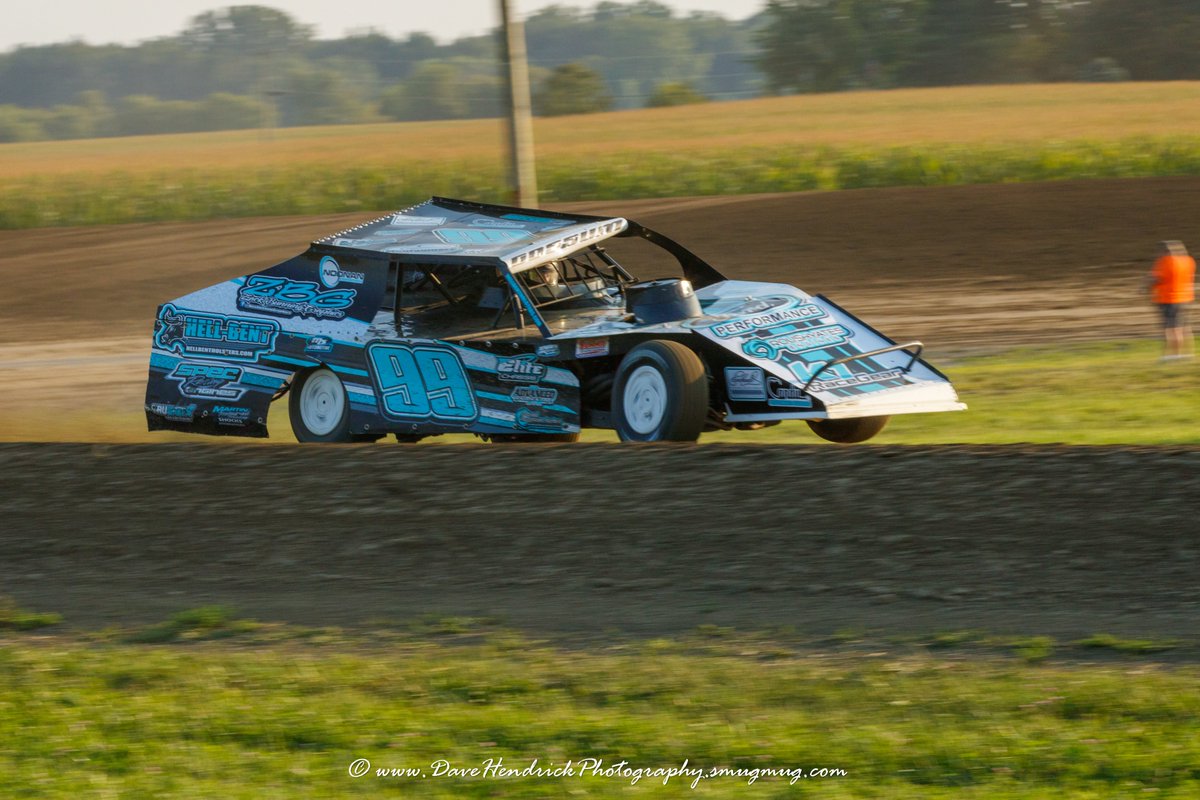 DavidHe18520439's tweet photo. Sprint cars and Late Models aren't the only classes I love. #Mods #UMPMODS #HellTour #Summernationals #I96Speedway https://t.co/kchpgDfLUb