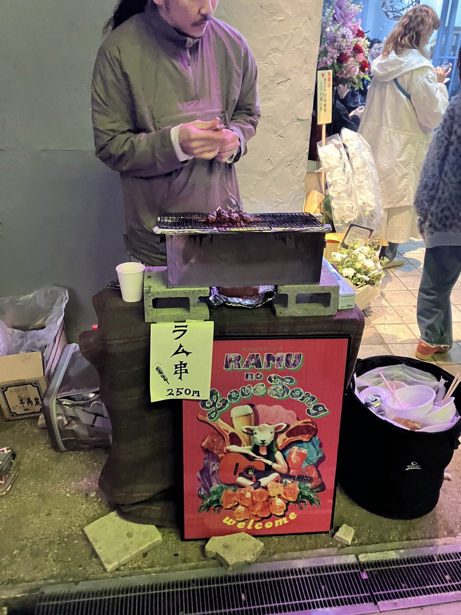 PEN_DAF's tweet photo. フードも充実っちゅうてね。カレーがオシャンなのだ。 #LIGHTCLUB https://t.co/DYggWJuijU