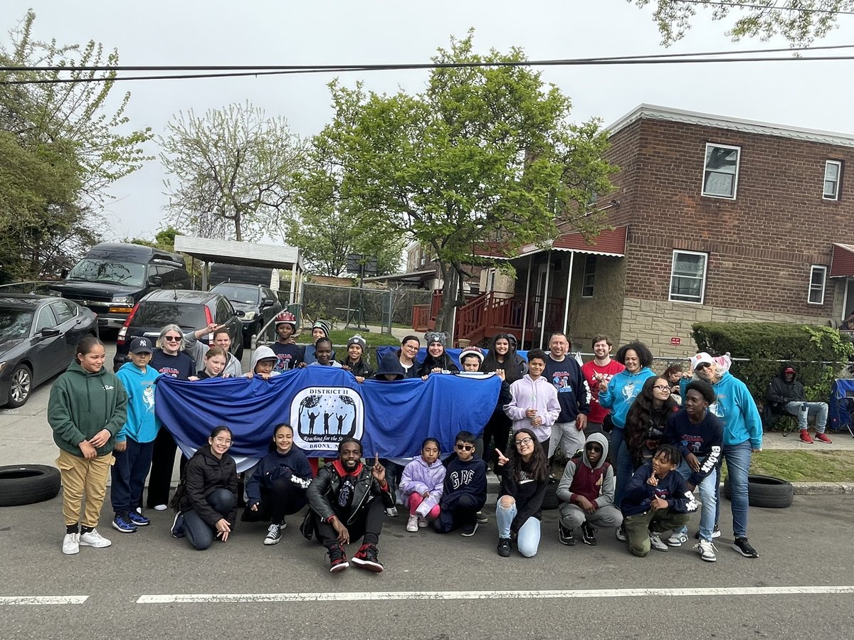 BarbaraFaughnan's tweet photo. @cristinevaughan @NYCSchools Let’s go Bronx! District 11 representing at the Soap Box Derby Battle of the Boroughs @DOEChancellor @District11BX https://t.co/B4G7ZhcZJz