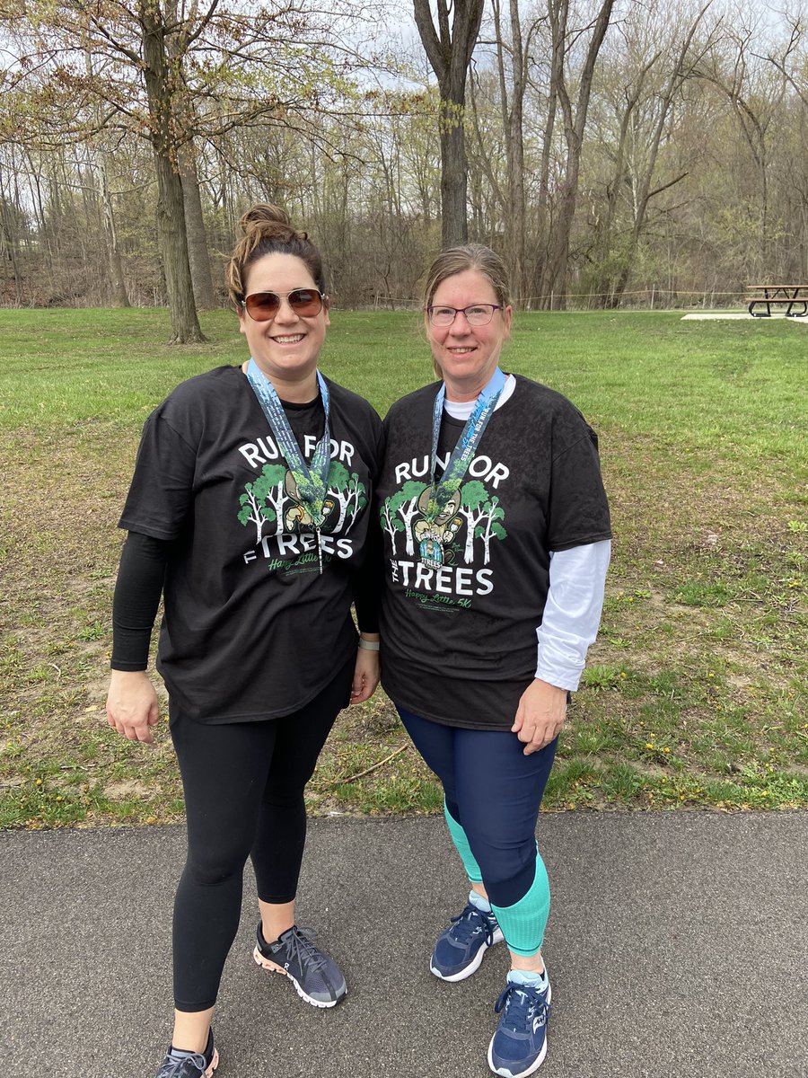 sarahflynn66's tweet photo. Our third #runforthetrees #happylittle5k #bobross #michiganstateparks. Happy Earth Day! Enjoy the outdoors! https://t.co/r1VmQyDaI0