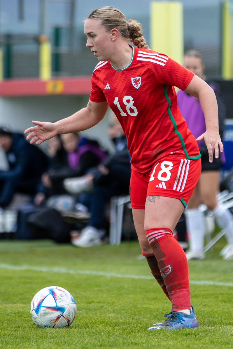 EllaHumphrey_9's tweet photo. Gutted to be missing out on the final games of the season due to a knee injury. What a crazy year with football, thankful for all the opportunities I’ve had and ready to bounce back even stronger💙⚽️💪🏼 @PompeyWomen @Cymru @BHAFCWomen https://t.co/svCKsckI0R