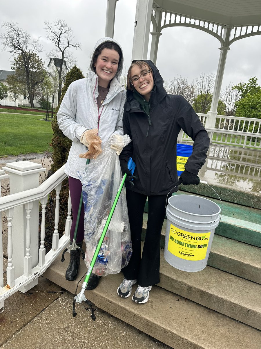 GoGreenGo_Org's tweet photo. It’s #EarthDay, and Mother Nature is teasing us today with some rain, but put on your boots a jacket and come join us! @CityofHudsonOH @RenewableHudson   #plog #PlasticPollution https://t.co/6v6WWZRLGM