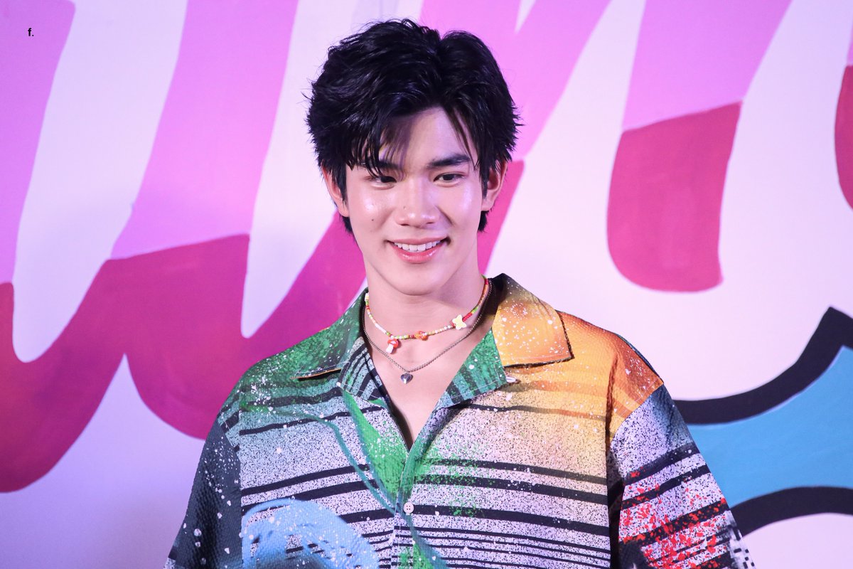 ลป. tweet media