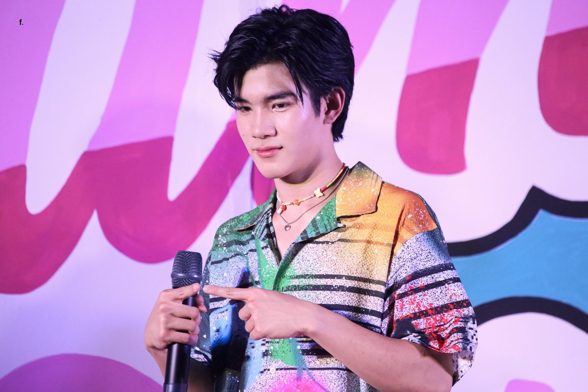ลป. tweet media