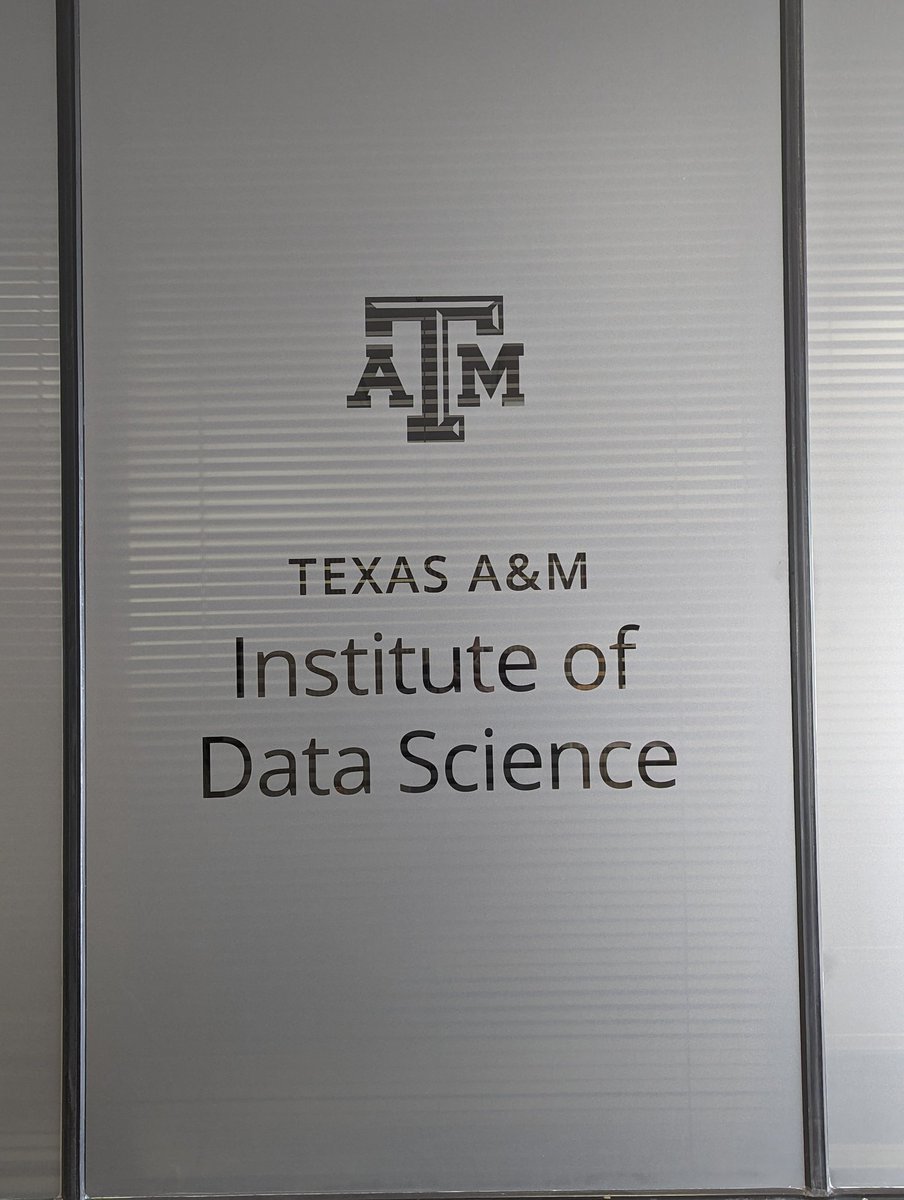 mart1nkle1n's tweet photo. Fun and productive trip to #aggieland this week. Talking all things #ReferenceRot, #ETDs, and #webarchiving. Many thanks to @sp_meta, @Tina_BWeaver, and Kathy Anders for making it happen being superstar colleagues. #LANLTAMUcollab https://t.co/eiaG2Djuz4