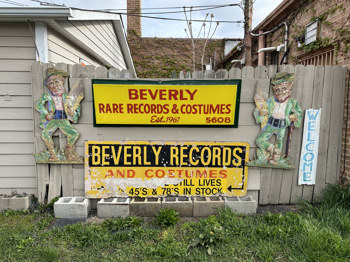 soxsidecardguy's tweet photo. Happy #RecordStoreDay ! Was lucky enough to grab this XRT Vintage Studio Vinyl @BeverlyRecords. Very cool promotion for charity. @93XRT https://t.co/TGGaAaIT9k