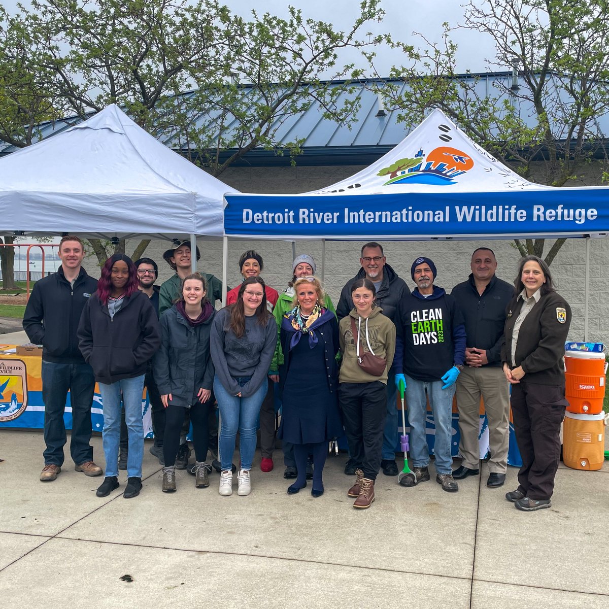 RepDebDingell's tweet photo. Good kick off to #EarthDay cleaning up at the John D. Dingell Jr. Visitor Center at the Detroit River International Wildlife Refuge. https://t.co/qTSWe6B2ZA