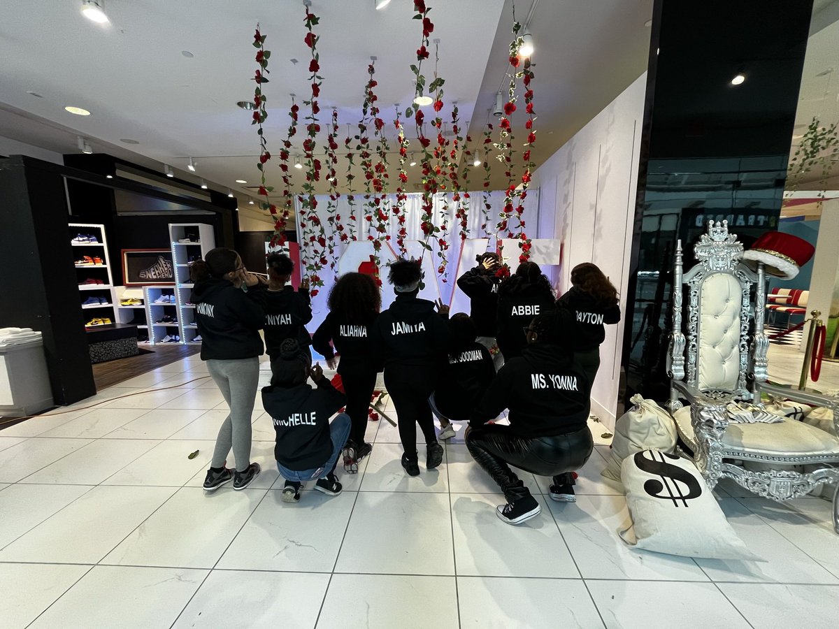 Had the opportunity to take a few of my girls to CLE Selfie Studio at Southpark Mall✨ 

So excited to reward my girls for being Queens in their schools , community and home .✨👑