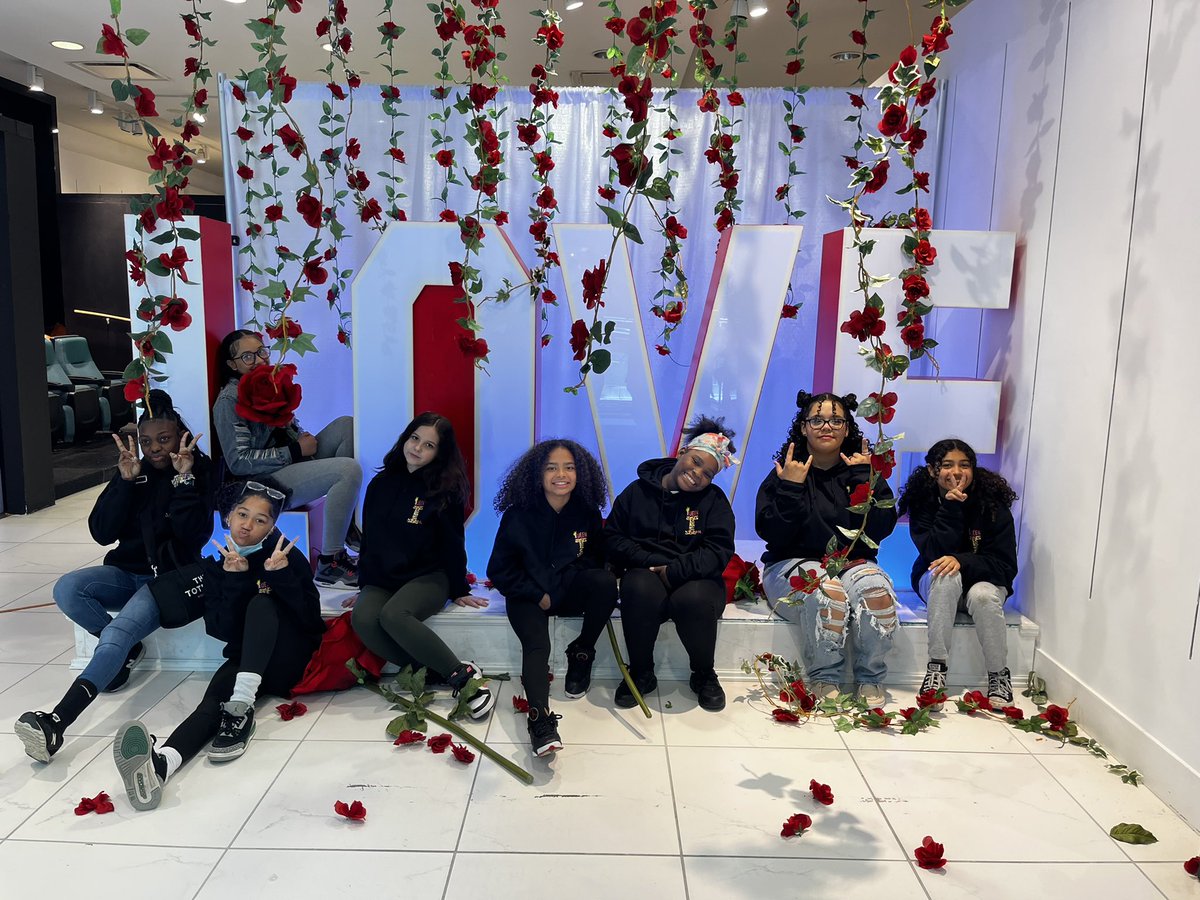 QueenIAM4's tweet photo. Had the opportunity to take a few of my girls to CLE Selfie Studio at Southpark Mall✨ 

So excited to reward my girls for being Queens in their schools , community and home .✨👑 https://t.co/FmeUyyGVuK