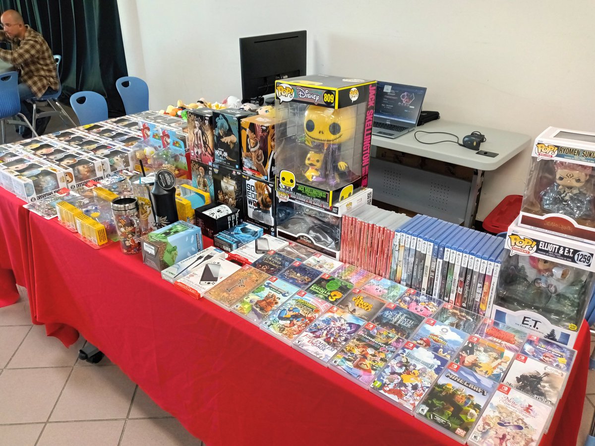 Jumbiscuit's tweet photo. Ya el Booth de Game On esta ready en el Let's Brawl de @Xentric_Gaming. Aprovecha que tenemos Buy 2, Get 1 Free en Funko Pops. https://t.co/iexgrk4kse